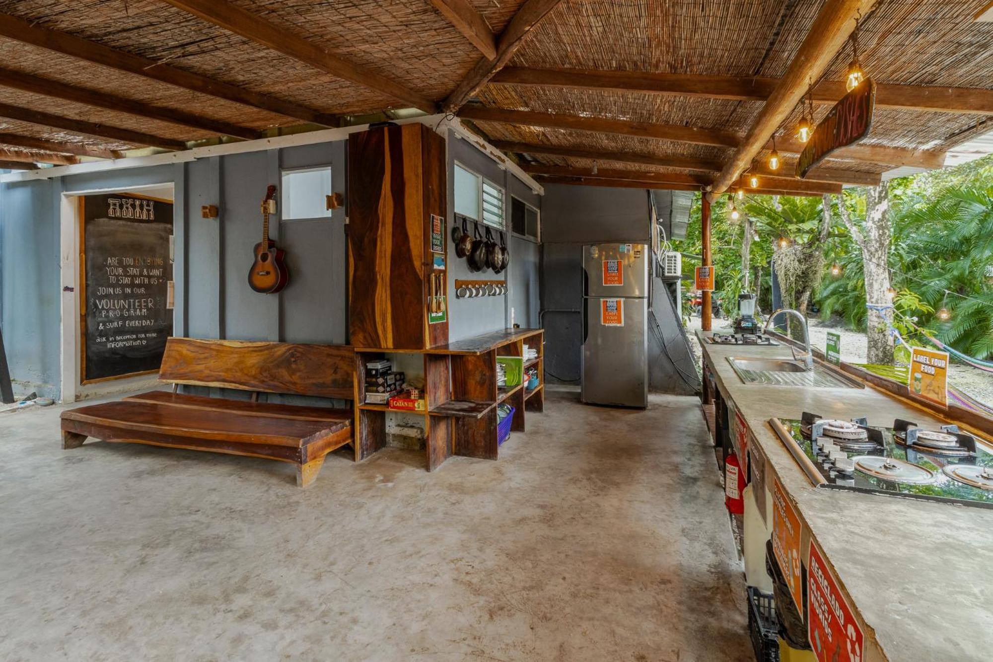 Akih Pods Hostel Playa Santa Teresa  Eksteriør bilde
